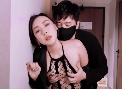 Cô vợ bán thân cho sếp để giải quyết nợ cho chồng